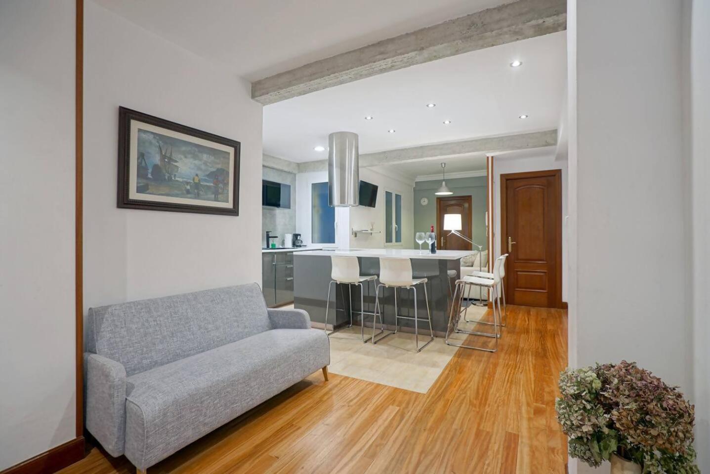 Amplio Apartamento En Gros Con Parking Privado Сан Себастиан Екстериор снимка